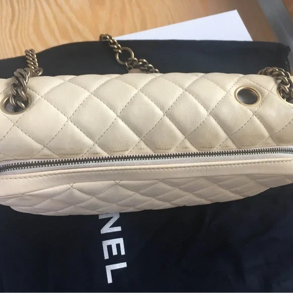 💯 Authentic Chanel Bag - Picture 3 of 4